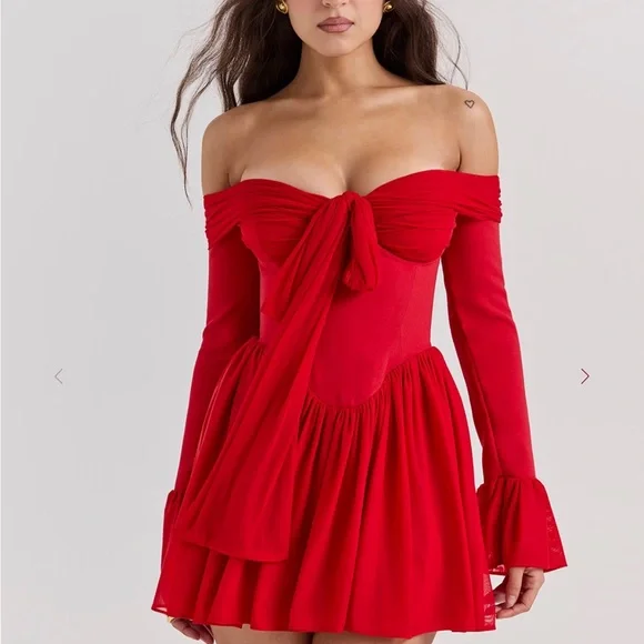 House of CB Alana dress Scarlet Off Shoulder Medium - Picture 3 of 4